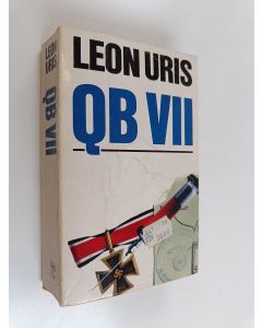 Kirjailijan Leon Uris käytetty kirja QB VII (Ruotsinkielinen)