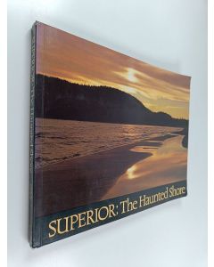 Kirjailijan Bruce M. Litteljohn & Wayland Drew käytetty kirja Superior - The Haunted Shore