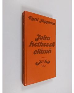 Kirjailijan Tytti Jäppinen käytetty kirja Joka hetkessä elämä