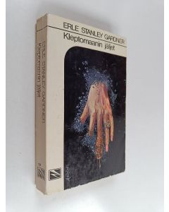 Kirjailijan Erle Stanley Gardner käytetty kirja Kleptomaanin jäljet