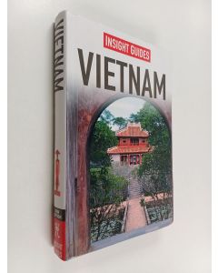 Kirjailijan Iain Stewart käytetty kirja Vietnam