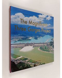 Kirjailijan Jinlong Li käytetty kirja The Magnificent Three Gorges Project
