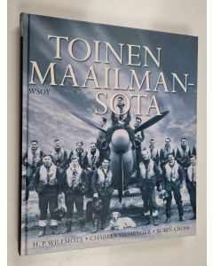 Kirjailijan Jouni Suistola & Robin Cross ym. käytetty kirja Toinen maailmansota