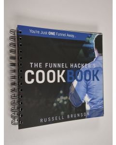 Kirjailijan Russell Brunson käytetty teos The Funnel hacker's cookbook