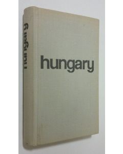 Tekijän Ivan Boldizsar  käytetty kirja Hungary : a comprehensive guidebook for visitors and armchair travellers with many coloured illustrations and maps