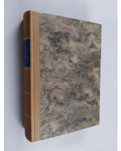 Kirjailijan Winston S. Churchill käytetty kirja Sotakronikka 2 : Valikoima Englannin pääministerin puheita sotavuosilta 1944-45