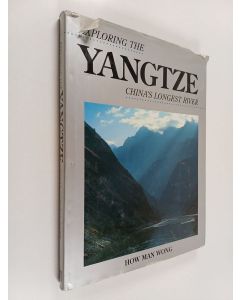 Kirjailijan How Man Wong käytetty kirja Exploring the Yangtze - China's Longest River