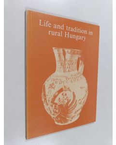 Kirjailijan László Kósa käytetty teos Life and Tradition in Rural Hungary - A Short Survey