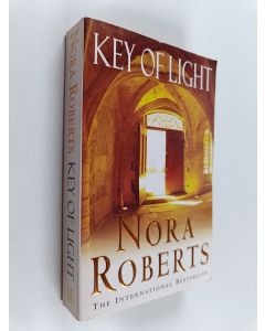 Kirjailijan Nora Roberts käytetty kirja Key of light
