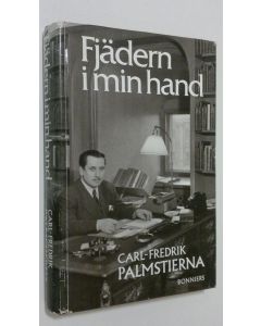 Kirjailijan Carl-Fredrik Palmstierna käytetty kirja Fjädern i min hand : minnen 1945-1973