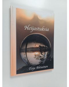 Kirjailijan Teija Ahtiainen käytetty kirja Heijastuksia : Runokokoelma