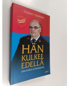 Kirjailijan Terho Tiainen käytetty kirja Hän kulkee edellä : erilainen elämäkerta
