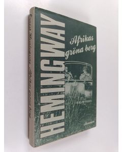 Kirjailijan Ernest Hemingway käytetty kirja Afrikas gröna berg