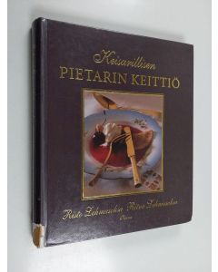 Kirjailijan Risto Lehmusoksa käytetty kirja Keisarillisen Pietarin keittiö = Kuhnja Imperatorskogo Sankt-Peterburga