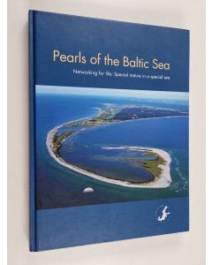 Kirjailijan Britt Hägerhäll Aniansson käytetty kirja Pearls of the Baltic Sea : networking for life : special nature in a special sea