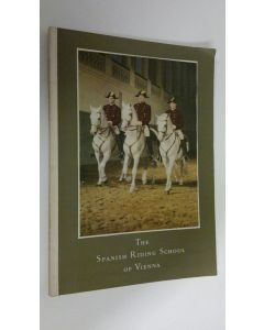 Kirjailijan Colonel A. Podhajsky käytetty kirja The Spanish Riding School of Vienna