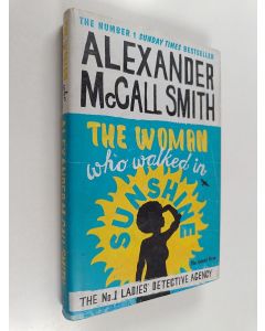 Kirjailijan Alexander McCall Smith käytetty kirja The woman who walked in sunshine