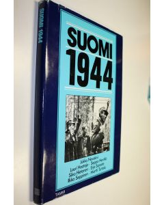 Kirjailijan Jukka Nevakivi käytetty kirja Suomi 1944 : sodasta rauhaan