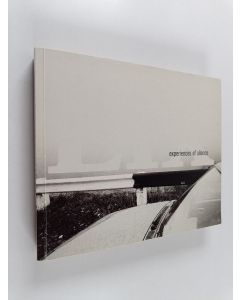 Kirjailijan Shailo Djekshenbayev käytetty kirja Experiences of silence - Опыты тишины