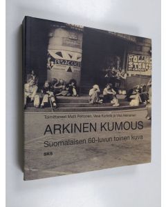 Tekijän Matti ym. Peltonen  käytetty kirja Arkinen kumous : suomalaisen 60-luvun toinen kuva