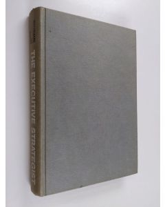 Kirjailijan Robert C. Weisselberg käytetty kirja The executive strategist : an armchair guide to scientific decision-making