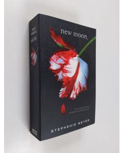Kirjailijan Stephanie Meyer käytetty kirja New Moon
