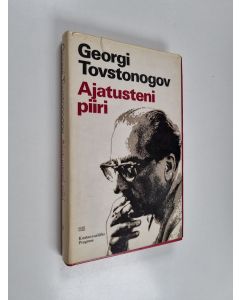 Kirjailijan Georgi Tovstogonov käytetty kirja Ajatusteni piiri : artikkeleita, ohjaajan kommentteja, harjoitusten tallennuksia