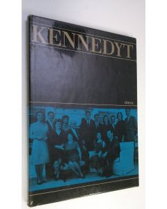 Tekijän Aili Palmen  käytetty kirja Kennedyt : Kuvia erään perheen kohtaloista