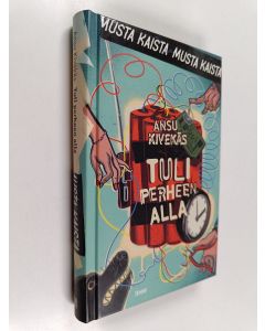 Kirjailijan Ansu Kivekäs käytetty kirja Tuli perheen alla