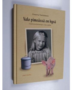 Kirjailijan Onerva Vartiainen käytetty kirja Valo pimeässä on hyvä : lapsuusmuistoja sota-ajalta
