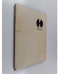 Kirjailijan Kari Uusitalo käytetty kirja Torpanpojasta kinokuninkaaksi : Väinö Mäkelän mittava elämänkaari