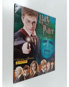 Kirjailijan J. K. Rowling käytetty teos Harry Potter ja Feeniksin kilta tarra-albumi (ei sisällä tarroja)