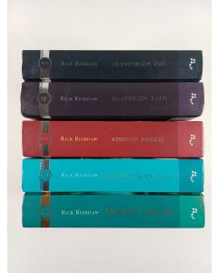 Kirjailijan Rick Riordan käytetty kirja Olympoksen sankarit 1-5 : Eksynyt sankari ; Merenjumalan poika ; Athenen merkki ; Haadeksen talo ; Olympoksen veri