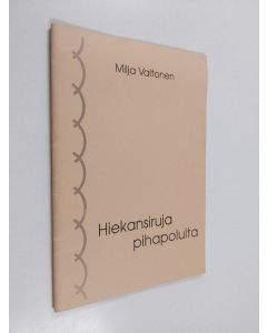 Kirjailijan Milja Valtonen käytetty teos Hiekansiruja pihapolulta : runoja vuosilta 1946-1989