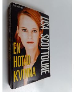 Kirjailijan Lisa Scottoline käytetty kirja En hotad kvinna