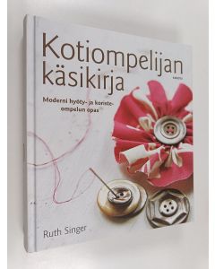 Kirjailijan Ruth Singer käytetty kirja Kotiompelijan käsikirja : moderni hyöty- ja koristeompelun opas