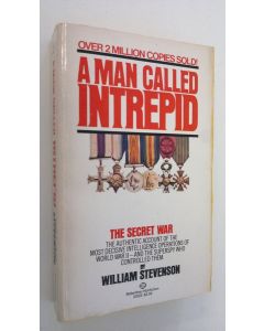 Kirjailijan William Stevenson käytetty kirja A Man Called Intrepid