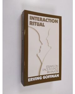 Kirjailijan Erving Goffman käytetty kirja Interaction ritual : essays on face-to-face behavior