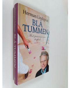 Kirjailijan Herman Lindqvist käytetty kirja Blå tummen : med prinsessornas hopkok