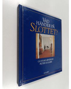 Kirjailijan Gunnar Arvidson käytetty kirja Vad händer på slottet?