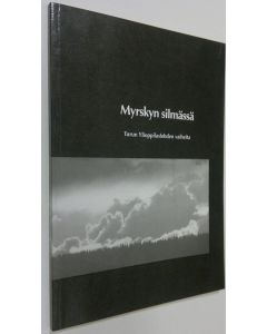 Tekijän Kimmo ym. Ketonen käytetty kirja Myrskyn silmässä (signeerattu Lea Saarikivi) : Turun Ylioppilaslehden vaiheita : juhlakirja Lea Saarikivelle (ERINOMAINEN)