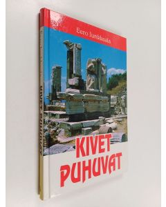 Kirjailijan Eero Junkkaala käytetty kirja Kivet puhuvat : lapionpistoja Pyhän maan kaivauksilla