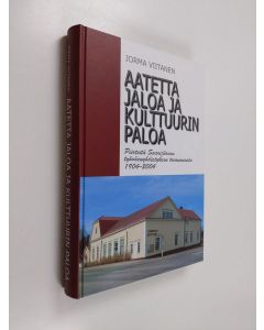 Kirjailijan Jorma Viitanen käytetty kirja Aatetta jaloa ja kulttuurin paloa : piirteitä Saarijärven työväenyhdistyksen toiminnasta 1904-2004