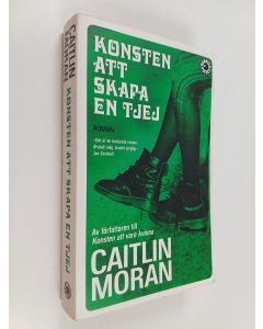 Kirjailijan Caitlin Moran käytetty kirja Konsten att skapa en tjej