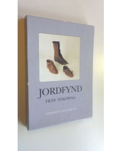 Kirjailijan Alarik Ym. Wachtmeister käytetty kirja Jordfynd från Nyköping