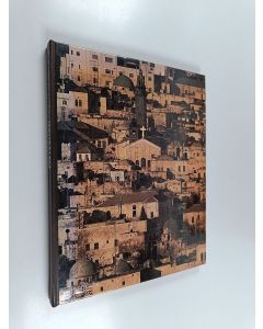 Kirjailijan Colin Thurbon käytetty kirja Jersualem