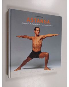 Kirjailijan Petri Räisänen käytetty kirja Astanga : joogaa Sri K. Pattabhi Joisin perinteen mukaan