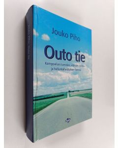 Kirjailijan Jouko Piho käytetty kirja Outo tie : kamppailuni Jumalan, elämäni naisten ja helluntaiherätyksen kanssa