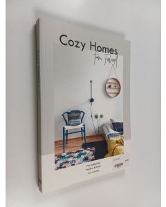 Kirjailijan Piia Kalliomäki käytetty kirja Cozy Homes from Finland