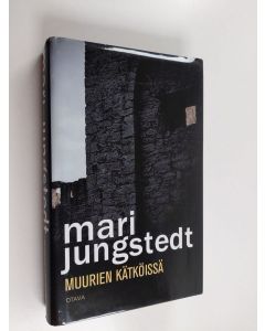 Kirjailijan Mari Jungstedt käytetty kirja Muurien kätköissä